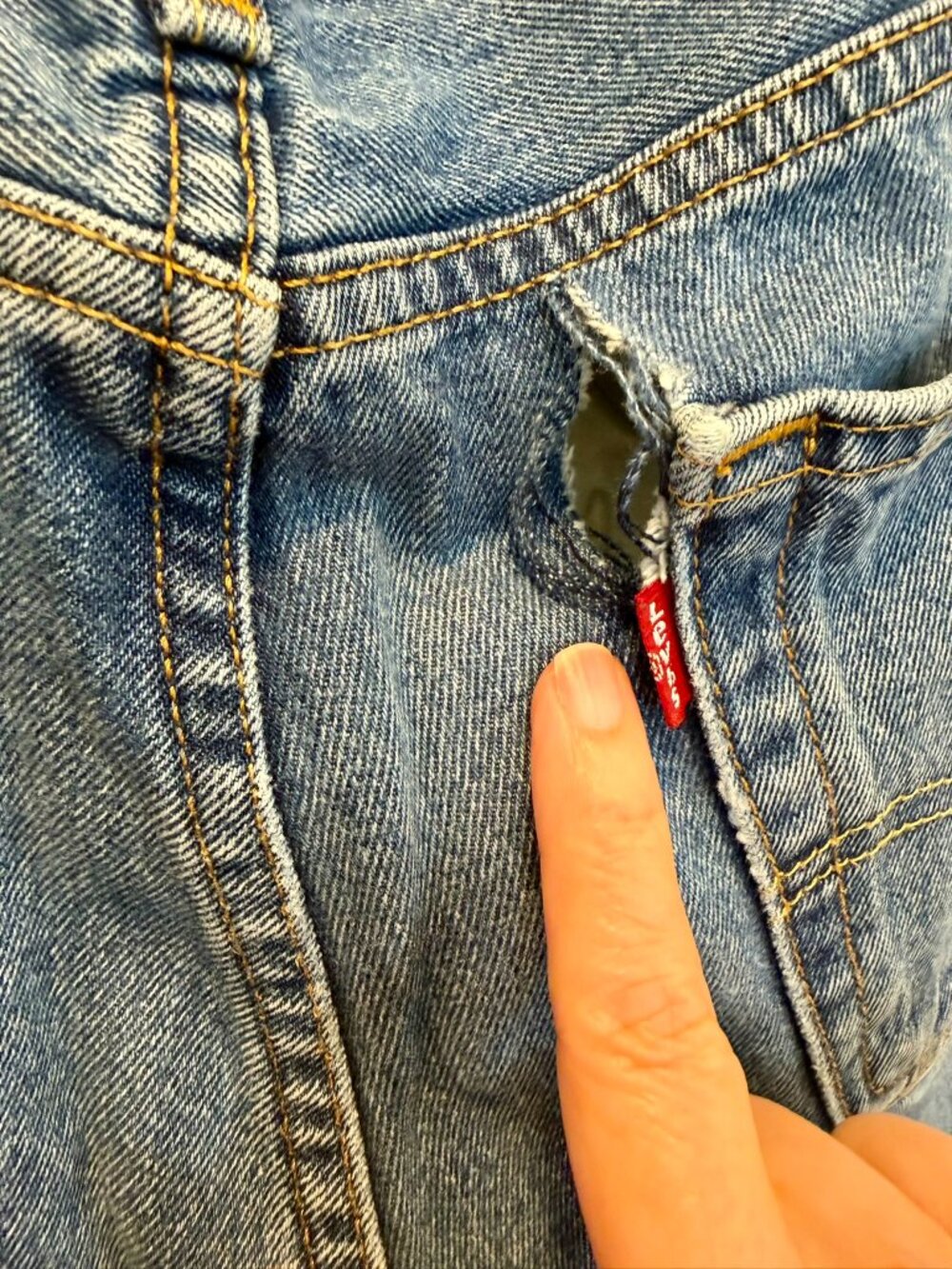 Levi’s 550 Relaxed Fit Jeans W33 L32 • Men’s Denim • Broken‑In • Pocket Patch - Picture 7 of 16